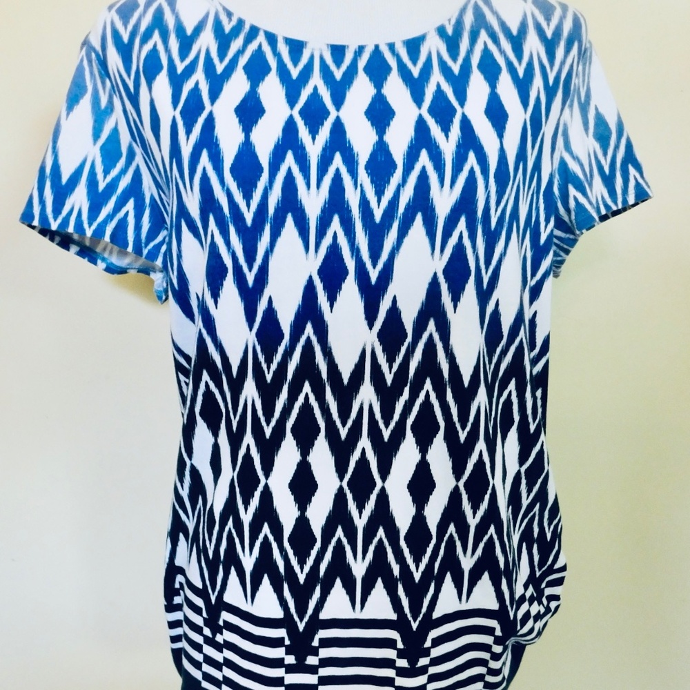 Chico's Colorful Short Sleeve Top Sz 3 Pretty Shirt Work travel Everyday Wear
